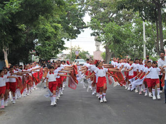 Desfilan más de 2 mil personas en VdeÁ por el 112 Aniversario de la Revolución Méxicana