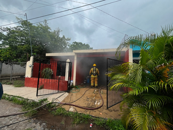 Se incendia vivienda en la colonia Emiliano Zapata, de Villa de Álvarez