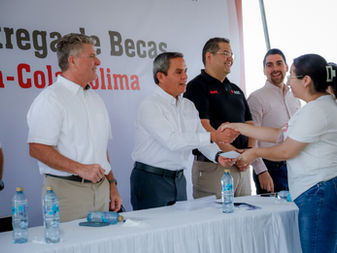 Con 200 beneficiarios, las becas Coca Cola Colima llegan a su edición 49