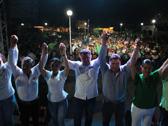 Cierra Virgilio Mendoza campaña en Tecomán