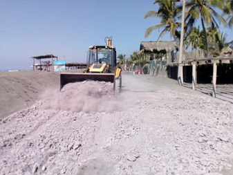 Ayuntamiento de Tecomán repara calles de acceso a playas de Pascuales