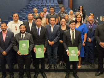 Se titulan jóvenes bachilleres con el método de Aplicaciones y Adaptaciones Tecnológicas