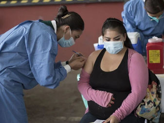 Pide Salud  a embarazadas vacunarse contra Covid-19, para proteger a bebés y a sí mismas