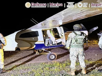 Interceptan en Colima avioneta cargada con casi media tonelada de cocaína
