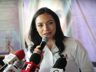 Firma Mely Romero acuerdos con la comunidad artística