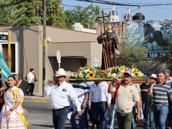 Realizan peregrinación y tradicional misa de bendición de La Petatera