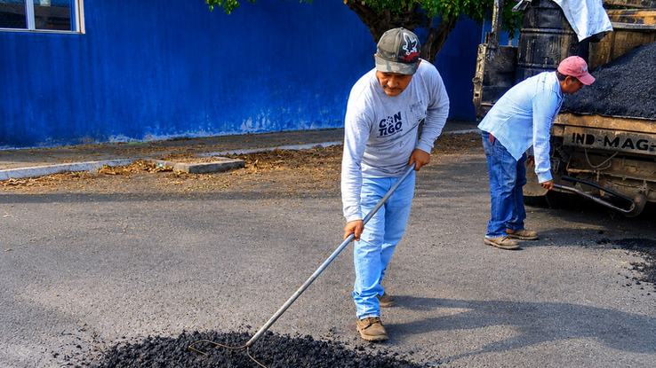 Avanza el bacheo en colonias de la capital ante el inicio de la próxima temporada de lluvias
