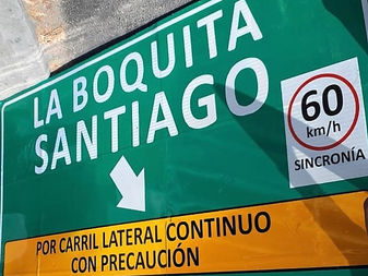 Coloca Policía Vial nuevos señalamientos en el Boulevard Costero