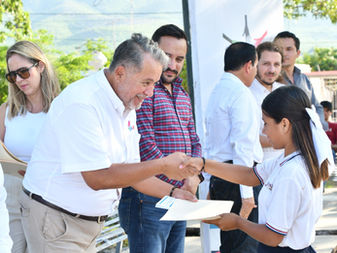 Concluye ayuntamiento de Colima taller  "Formando Pequeños Escritores" 
