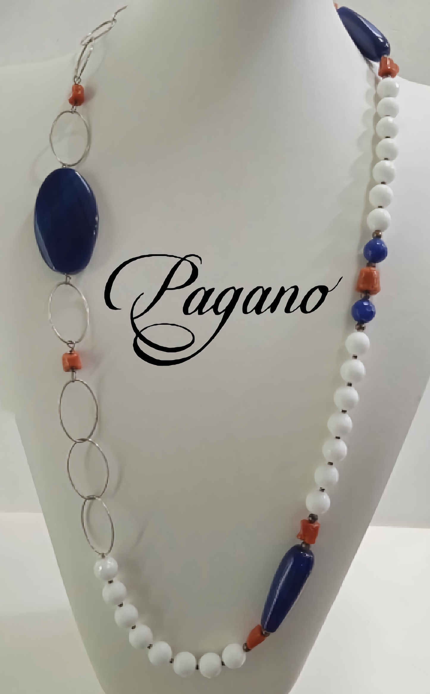 Collana bianca e blu