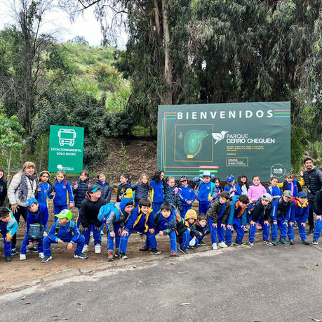 Alumnos del Colegio Manquecura visitaron el Cerro Chequén