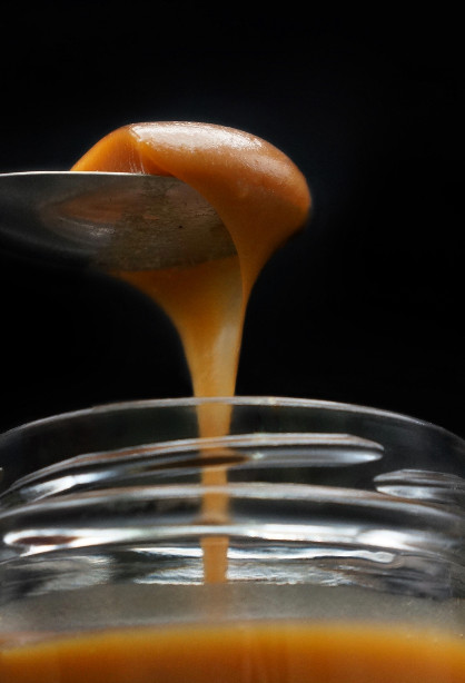 un pot de pâte a tartiner au caramel beurre salé qui coule