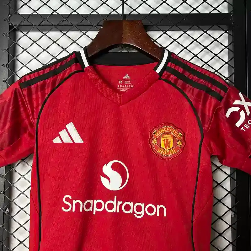 Miniatura: MANCHESTER UNITED KID KIT LOCAL 25/26