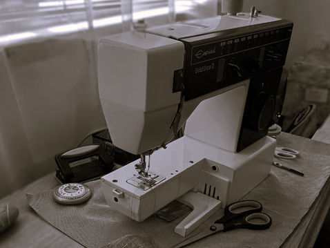 Vintage and Still Producing: What My 40-Year-Old Sewing Machine Taught Me About Obsolescence