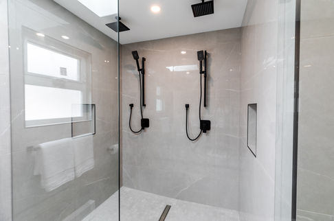 2703 Triumph St-12.jpg