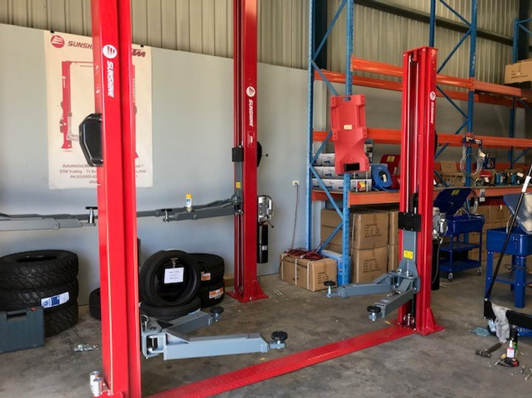 Car Hoist two post 4000kg 240 volt (CHBP40) mysite