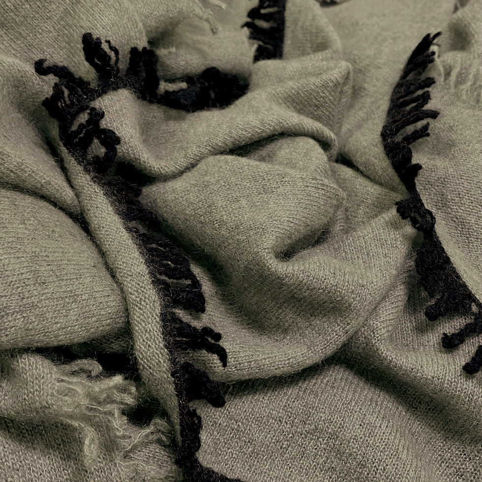 Thumbnail: Contrasted fringes Cashmere knitted felted shawl- "Doudous Merveilleux"