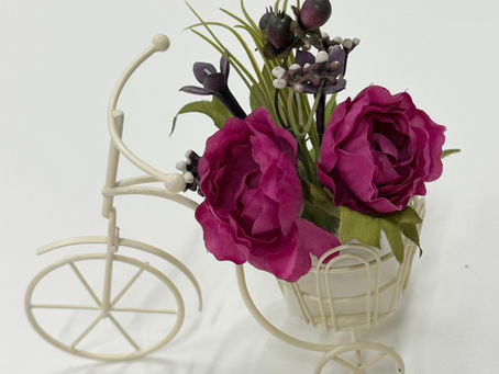 【5月20日(月)10:00〜12:00 13:30〜15:30】母の日に、ちなんで赤いお花のインテリアを作ろう!