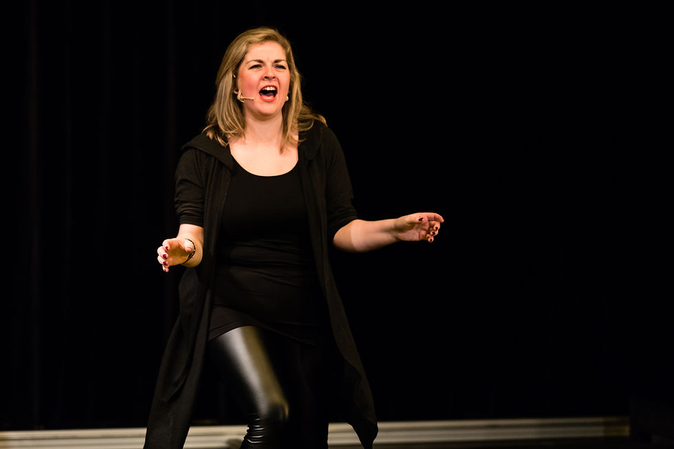 GRUBER trainiert. Mit BRUNNER und MAIR. Impro Theaterworkshop