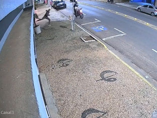 Vídeo de vandalismo gera revolta após homem destruir vaso em frente a residência em Tupã