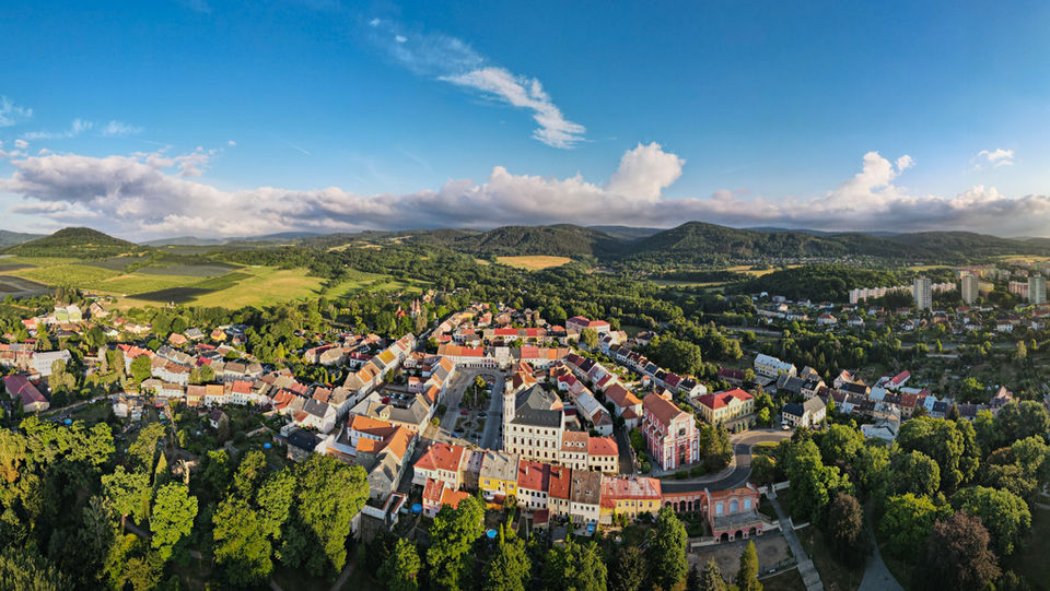 Panorama Klášterce nad Ohří |  Panoramatický snímek krajiny z dronu