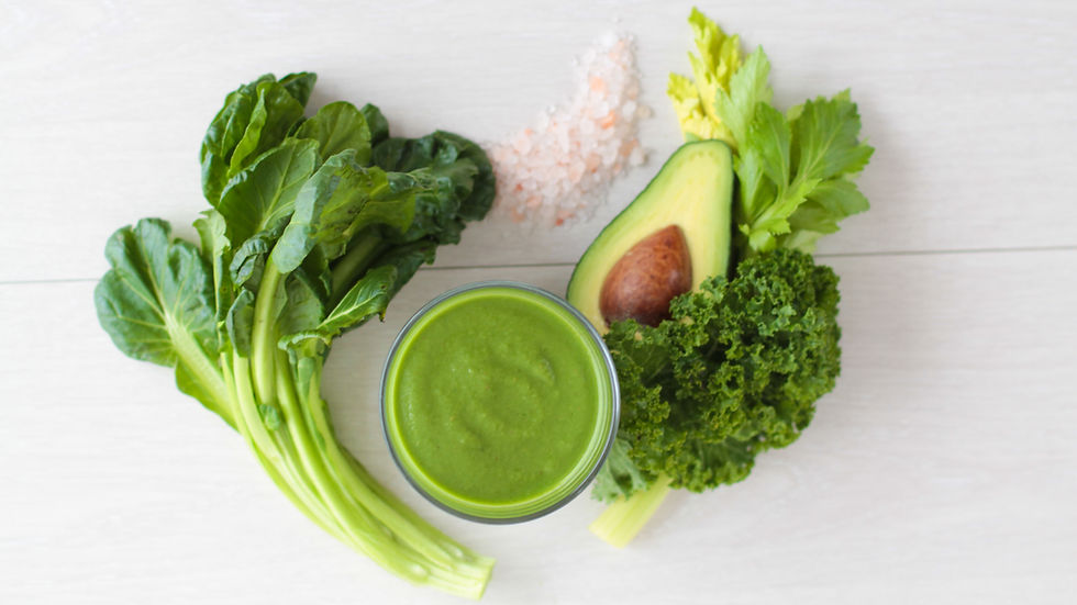 Anti-inflammatory green smoothie for endometriosis - spinach, berries, chia seeds, kale, avocado, celery and cinnamon for hormone balance and inflammation relief