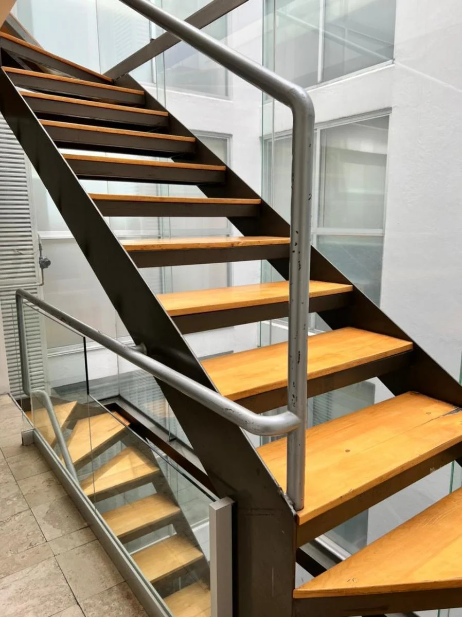 Escaleras de entrada