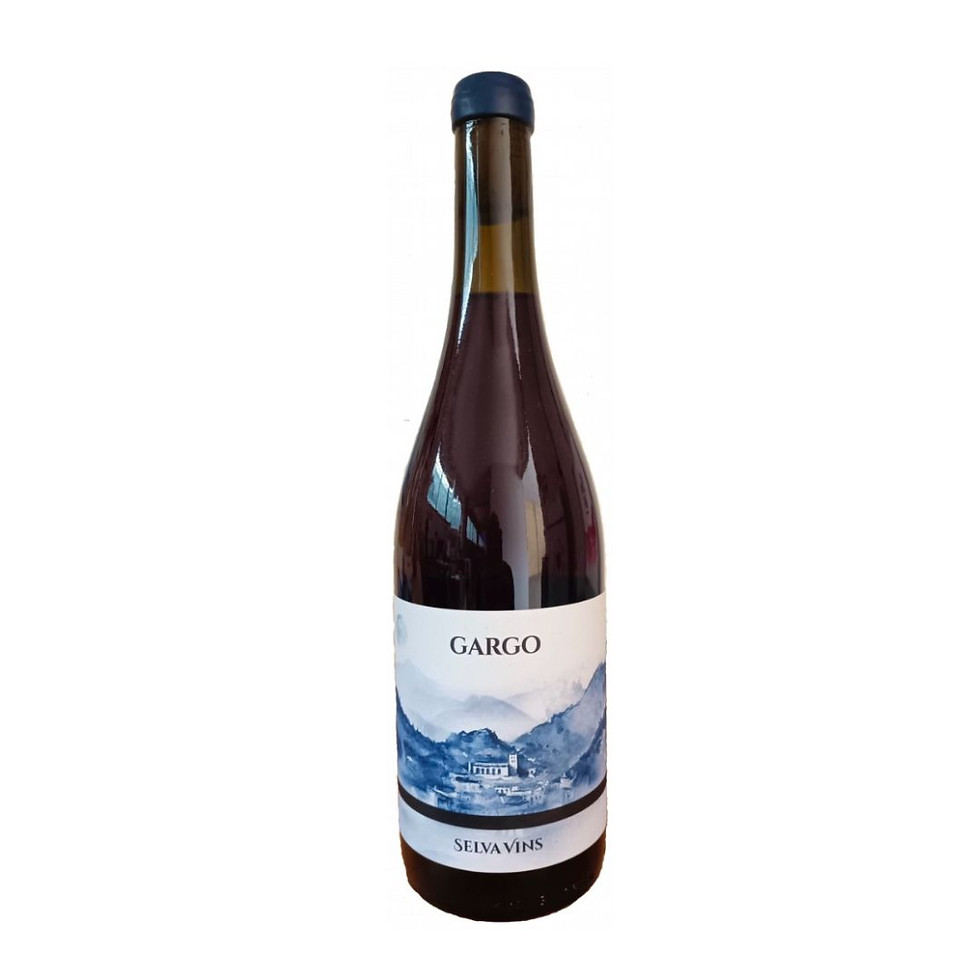 En vinflaska med rött vin som heter Gargo