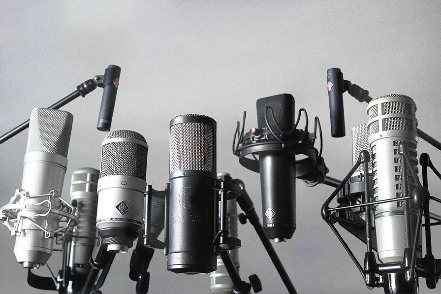 Microfoni a condensatore e a nastro dello studio di registrazione Superattiko