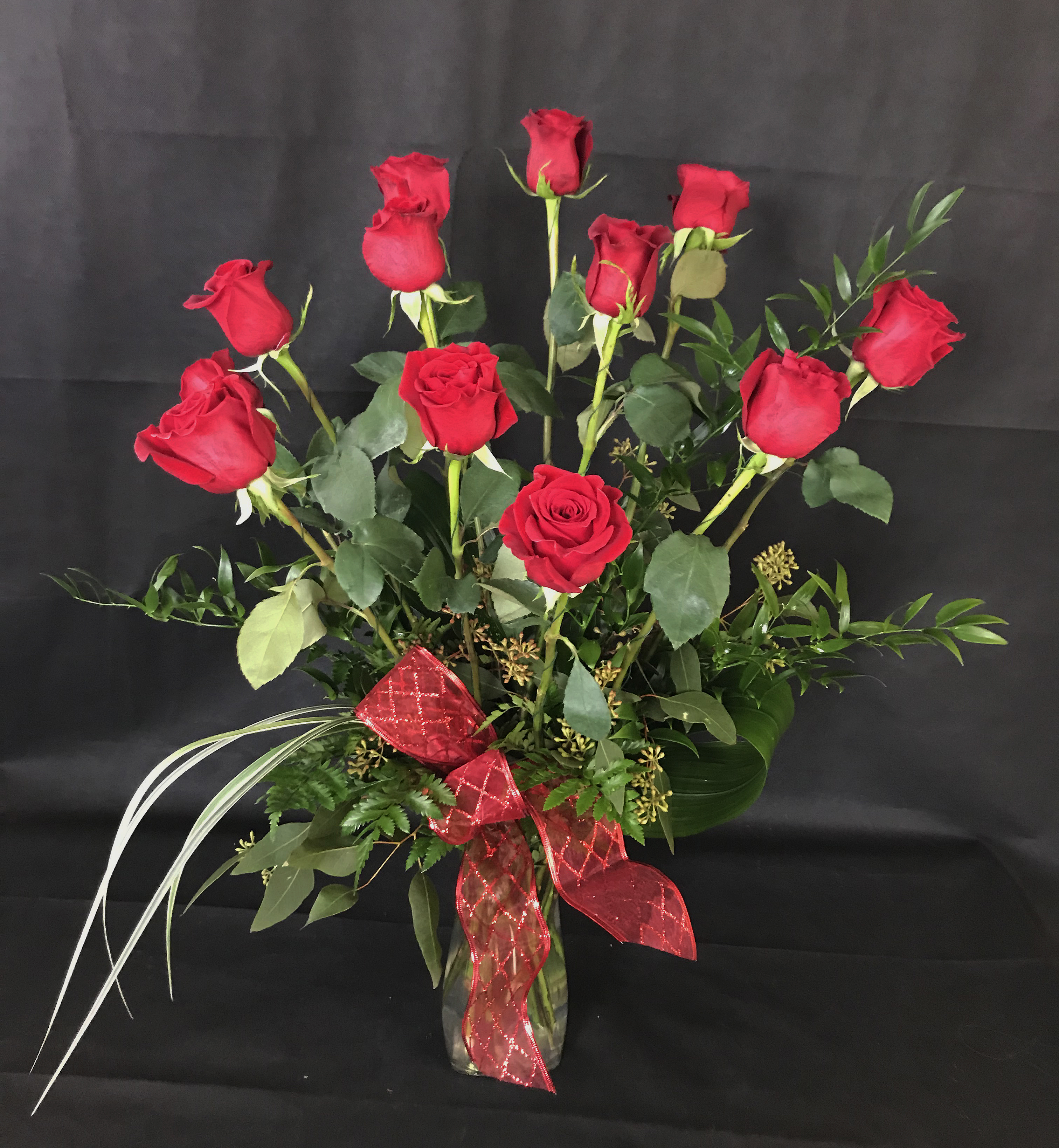 Dazzling Dozen Roses