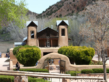 EL CAMINO DE LOS PEREGRINOS / PILGRIMS' TRAIL
