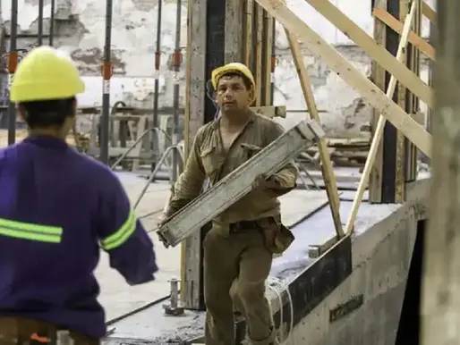 La construcción repuntó 0,9% en junio pero las empresas prevén un panorama desfavorable para los próximos meses