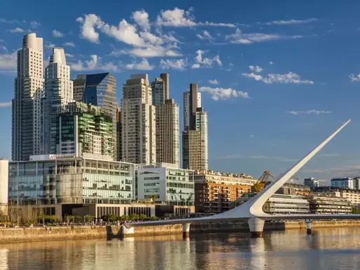 Mercado inmobiliario: señales de reactivación en oficinas y viviendas aunque crece la segmentación