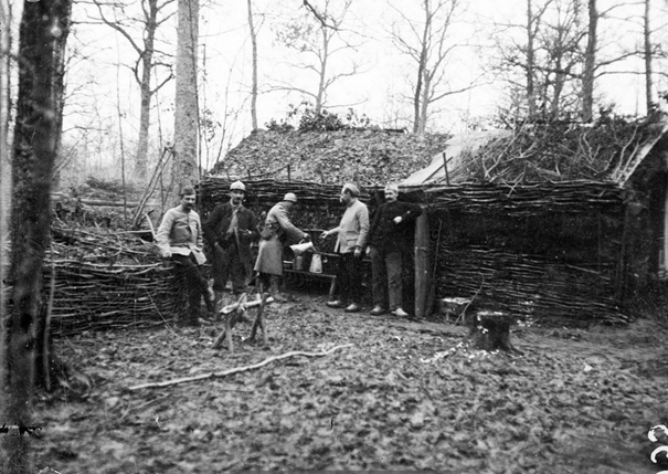 Huttes sous bois village d'Herméville (https://imagesdefense.gouv.fr/fr)