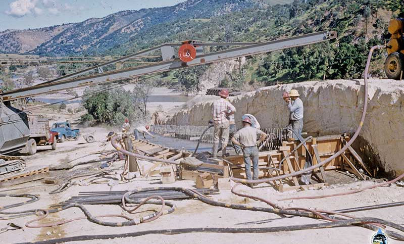 Placing-concrete-rt-spillway-wall-footing_05_04_1956.jpg