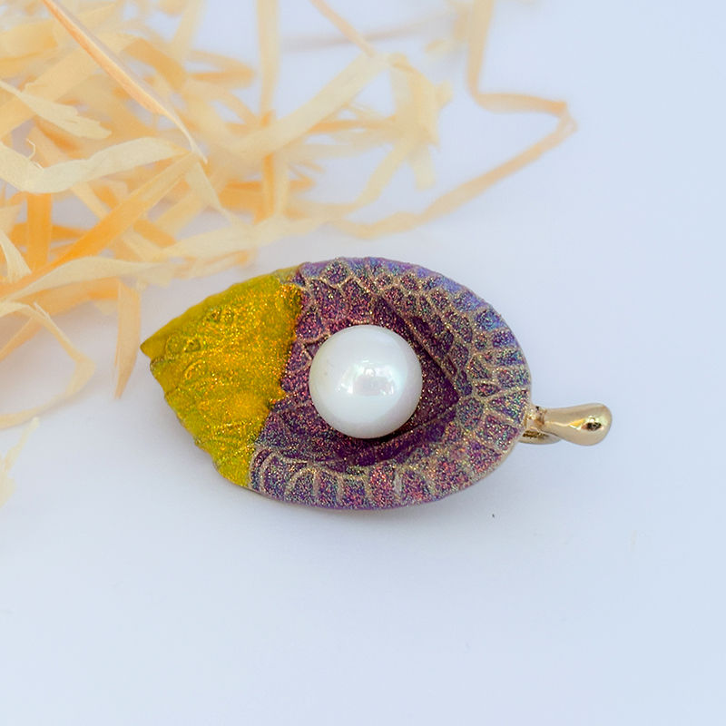 Broșă Petală Aurie