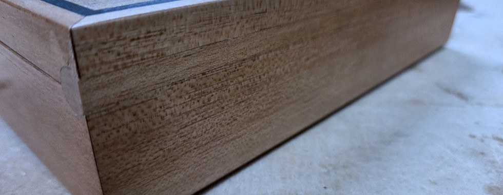 Photo of a closed box where the wooden hinge seemlessly hides with the box top and back