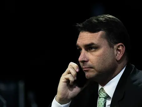 Alianças frágeis ampliam pressão sobre campanha de Flávio Bolsonaro