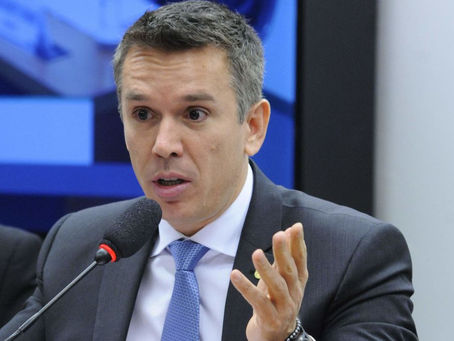 Felipe Carreras lucrou R$ 10,5 mi em 2 anos com empresa beneficiada por lei criada por ele mesmo