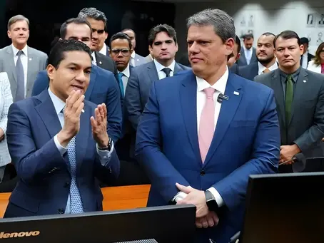 Marcos Pereira manobra para tentar segurar Tarcísio no Republicanos