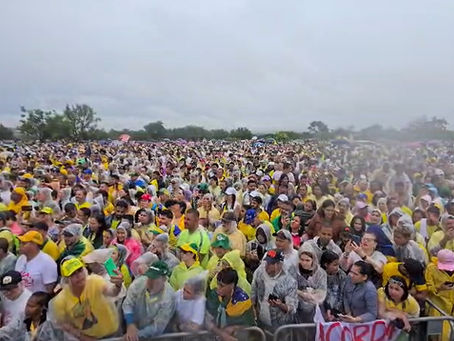 Oposição comemora ato "Acorda Brasil"; manifestação reuniu entre 50 e 100 mil pessoas em Brasília