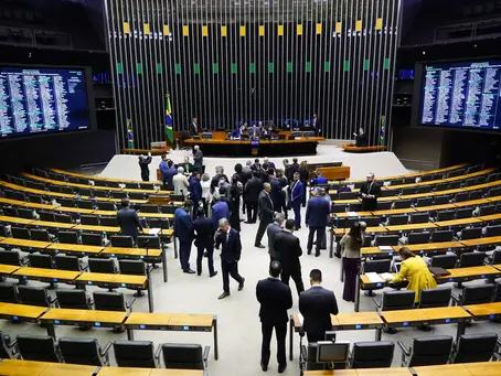 Base de Lula quer urgência na aprovação de mais um feriado em novembro