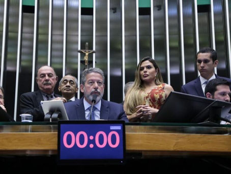 Câmara aprova urgência de projeto que equipara aborto realizado após 22 semanas a homicídio