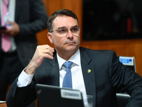 Flávio Bolsonaro diz que a vítima foi ele, no caso da “Abin Paralela”