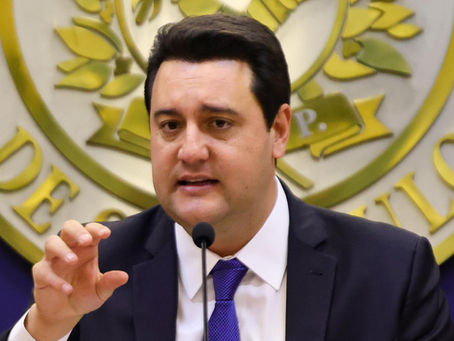Campanha de Flávio oferece vaga de vice para Ratinho Jr. e pressiona com convite a Sérgio Moro