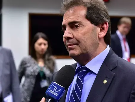 Relator quer votar anistia nesta semana, mas esquerda busca tempo e bolsonaristas sobem o tom