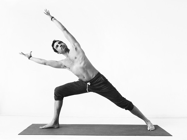 yoga teacher classes beginners male