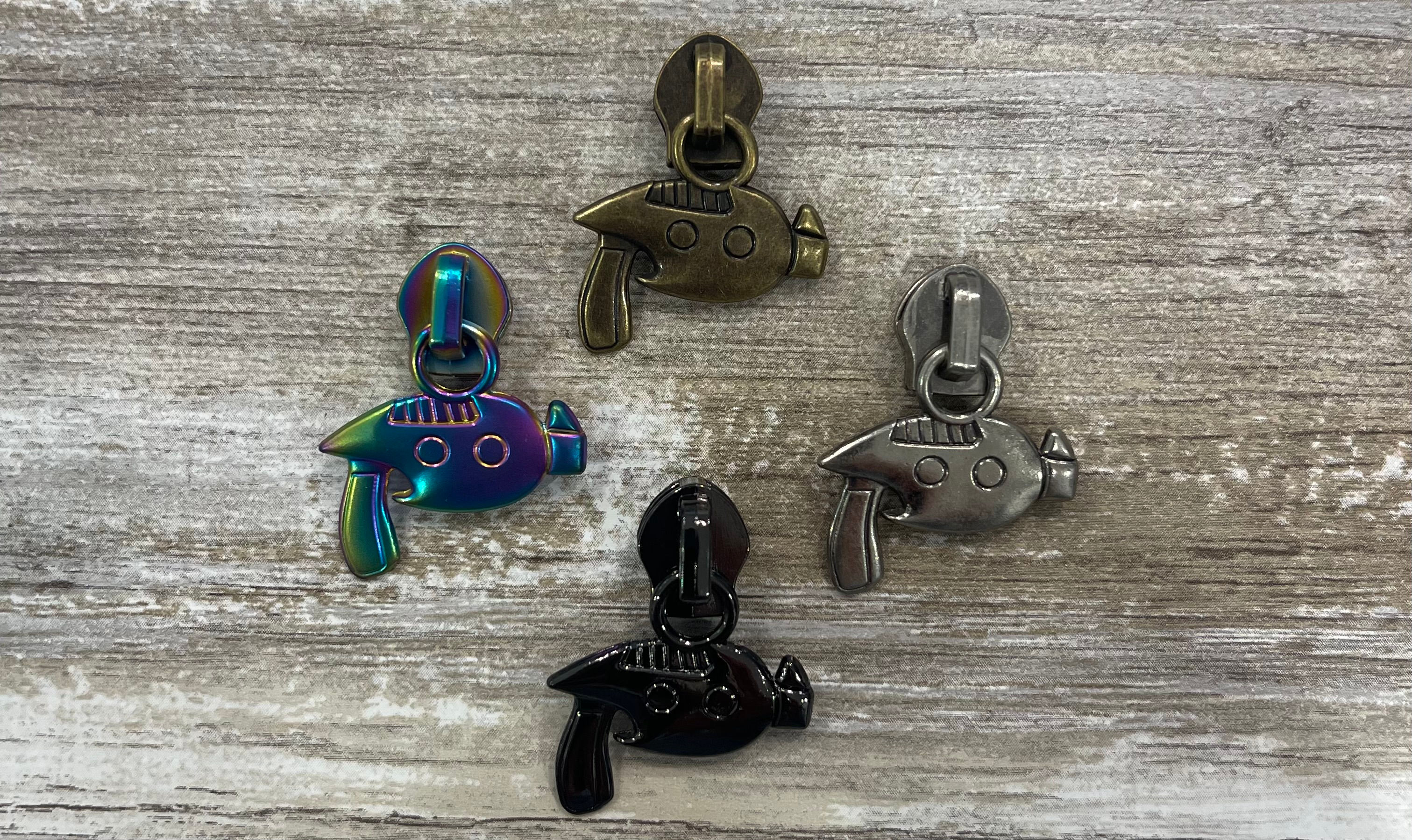 Plasma Gun #5 Zipper Pull