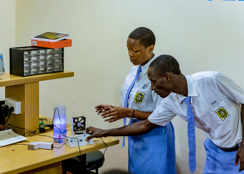 Students at Electronics Lab (2).jpeg