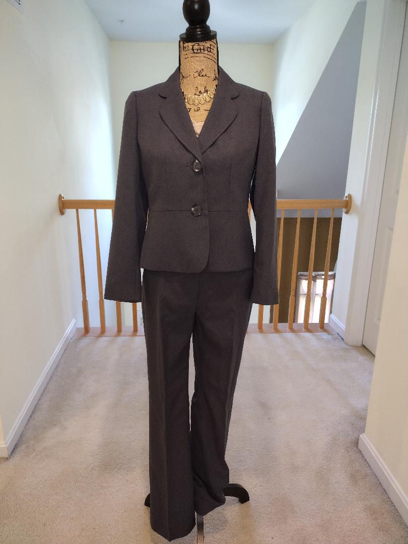 Women's Pants Suit